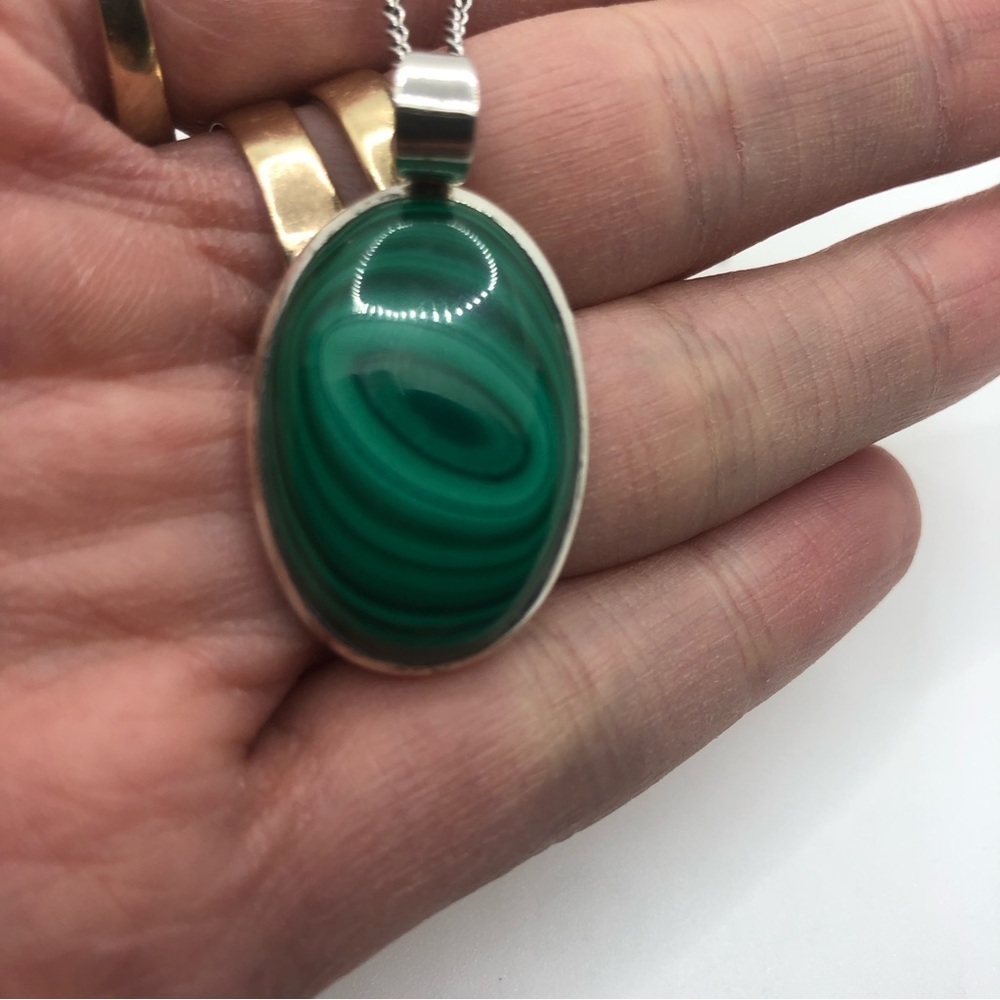 Vtg Sterling & Malachite Oval Cabochon Pendant & Chain 24” + 1.6” Pendant - Picture 5 of 10